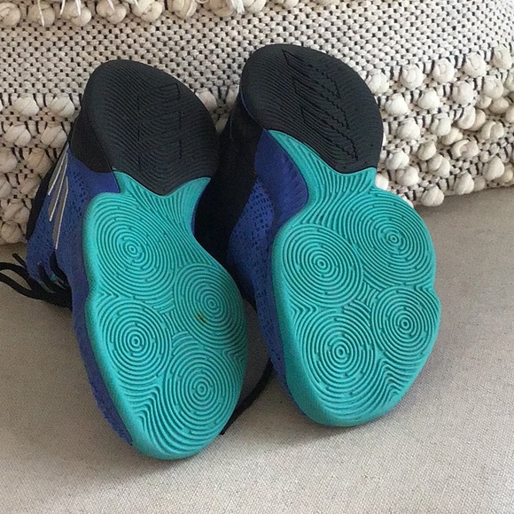 Adidas kids tennis shoes - Picture 4 of 4